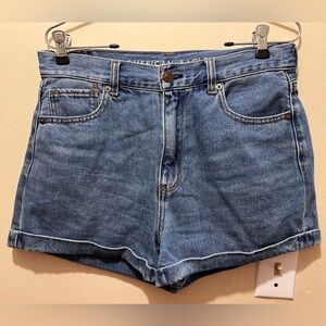American Eagle “MOM SHORT” Size 8